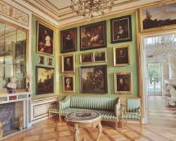 The Bacchus Room which is situated on the ground floor has blue tiles and also a painting showing Silenus and Bacchantes made by Jacob Jordaens.